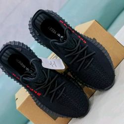Yezzy 350 V2 breds