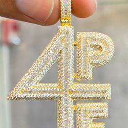 4 Pockets Full Pendant 