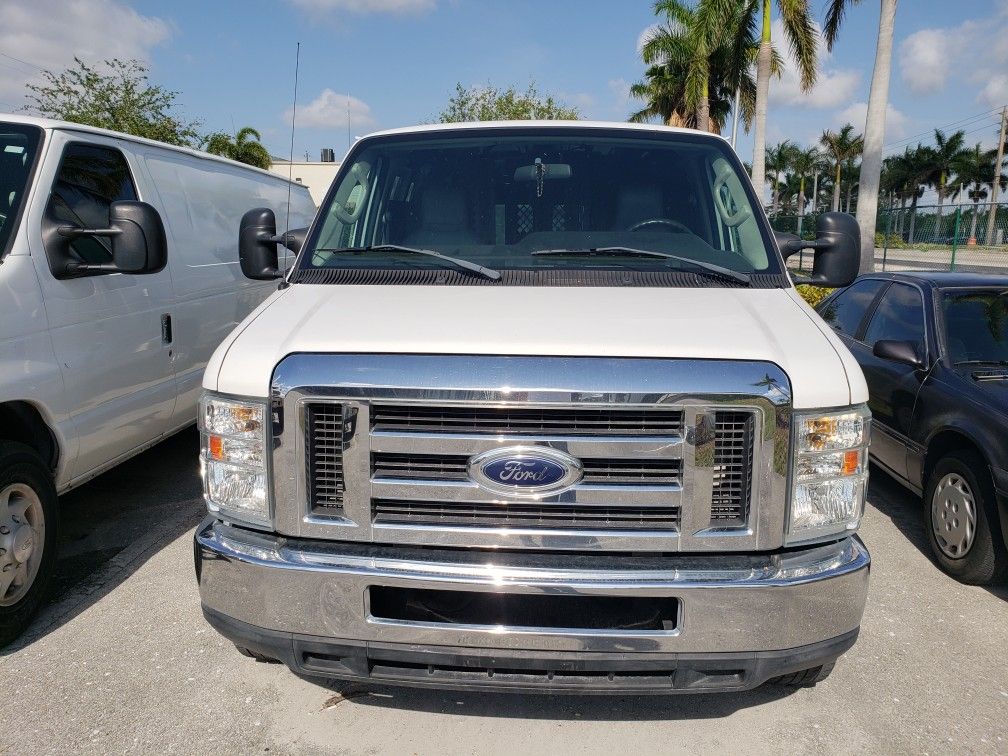2009 Ford E250 Gargo Van
