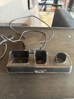 Wahl Professional 3-Station Charging Stand + Power Adapter