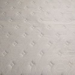 Serta Ki,ng mat,tress 11 inch, medium feel, tight Top, innerspri,ng.
