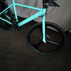 BIKE 24 FRAME LIKE NEW HARDLY USED GREAT CONDITION DISC BRAKES 26X1.50 TIRES