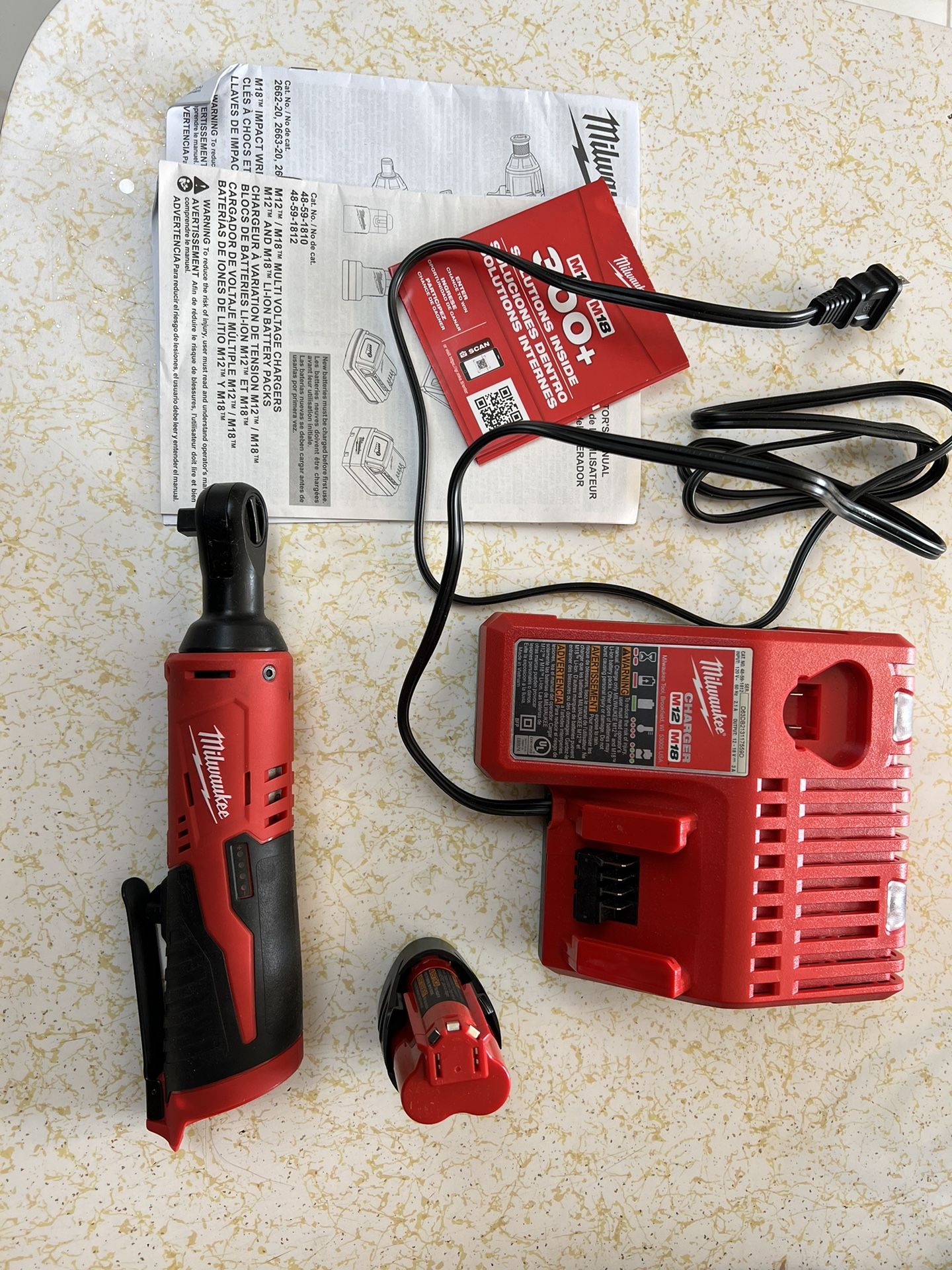 Milwaukee M12 3/8” Ratchet Drill With Battery And Charger