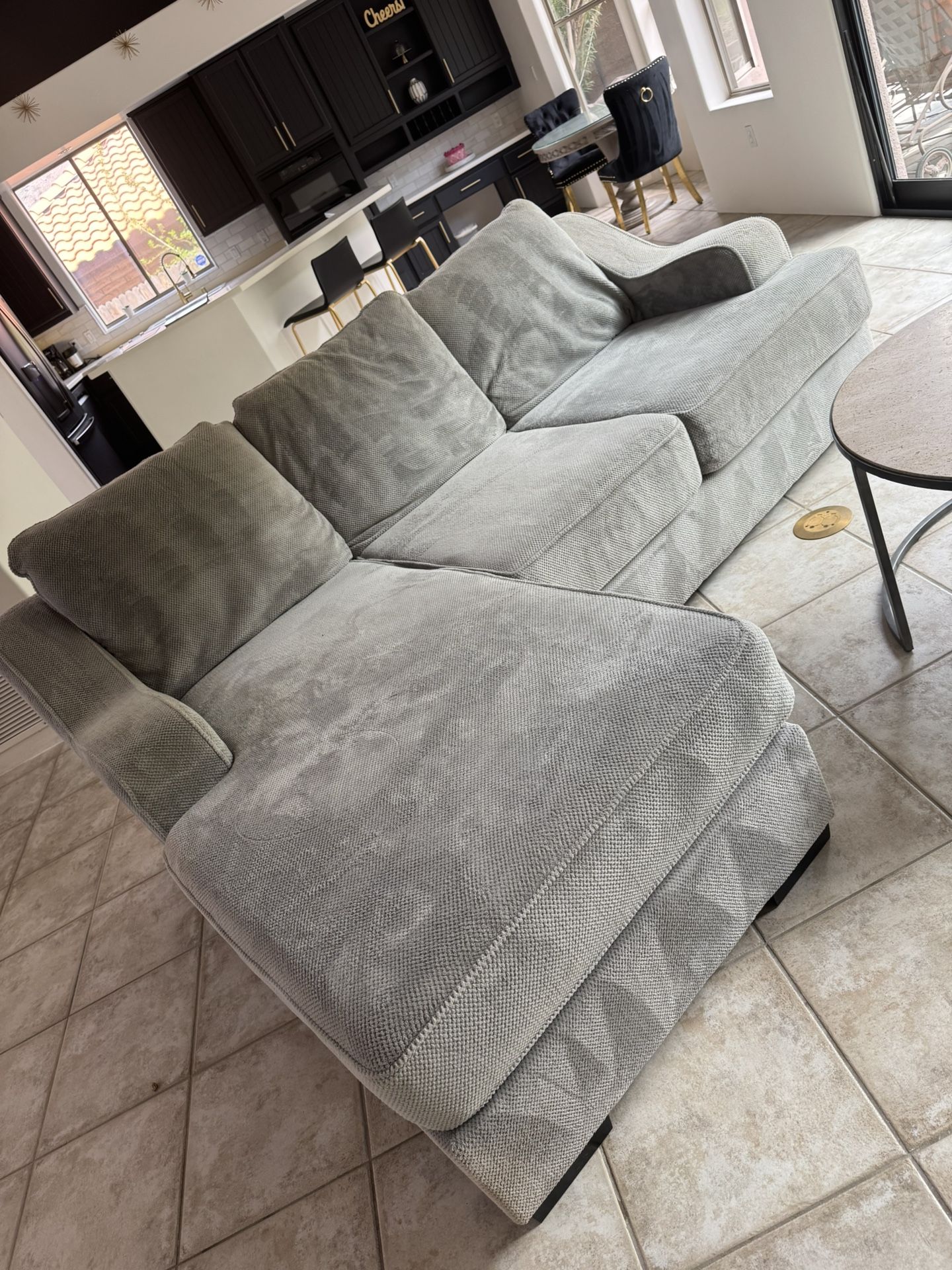 Sectional Sofa With reversible Chaise