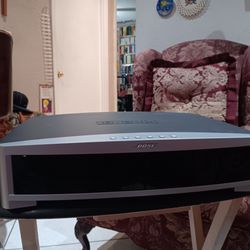 BOSE  MODEL AV3-2-1 III MEDIA CENTER. DVD-CD PLAYER CONSOLE. PERFECT CONDITION