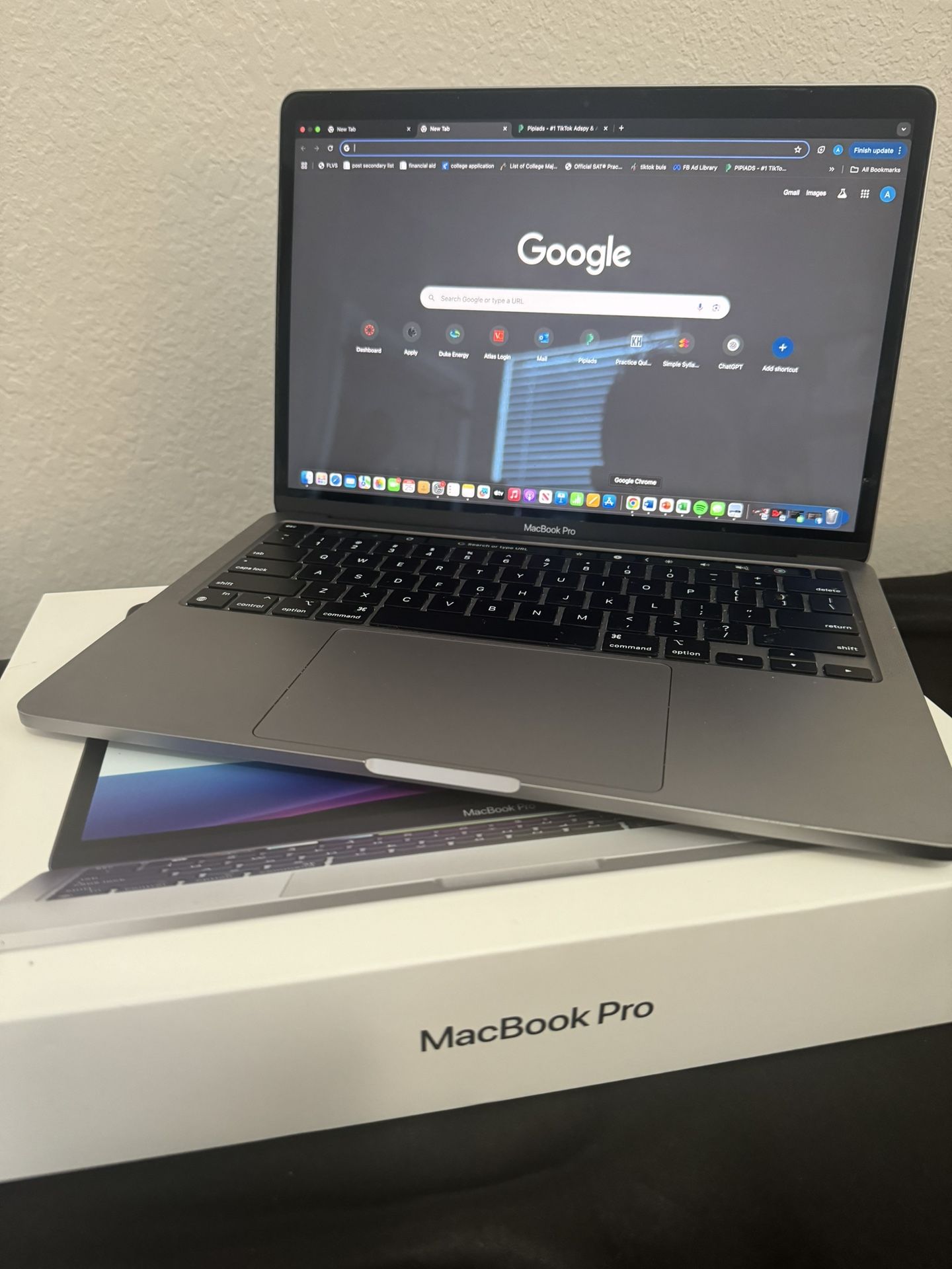 MacBook Pro 2022 With Touch Bar