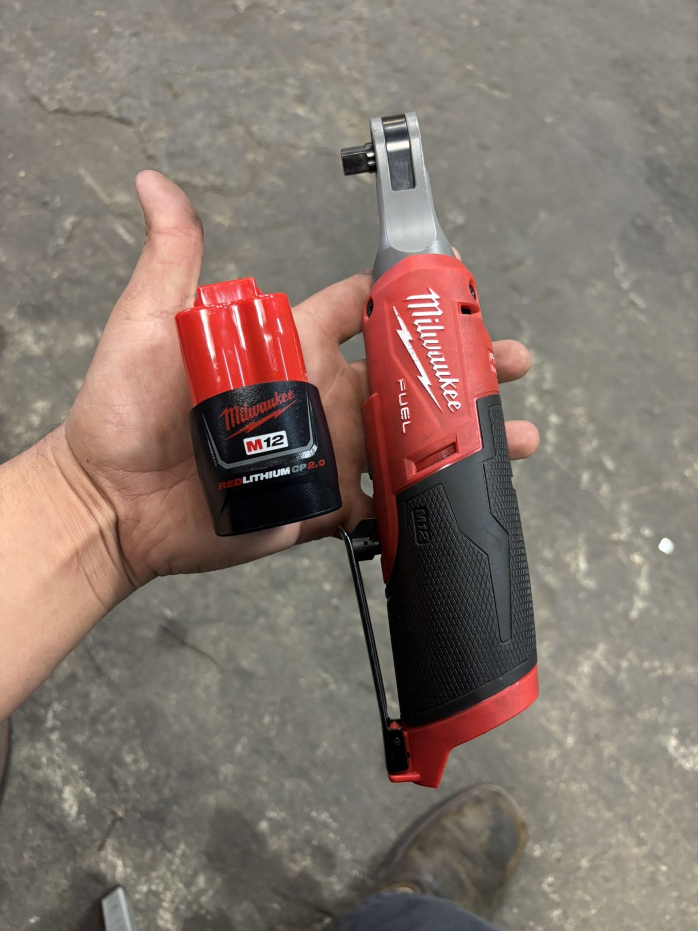 Milwaukee Battery Ratchet 