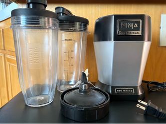 Ninja Professional 900W Personal Blender with 2 Cups & Lids