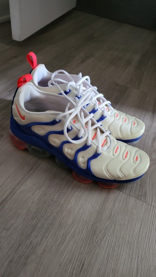 Nike VAPORMAX size 9 Like NEW