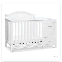 Mini crib with changing table 