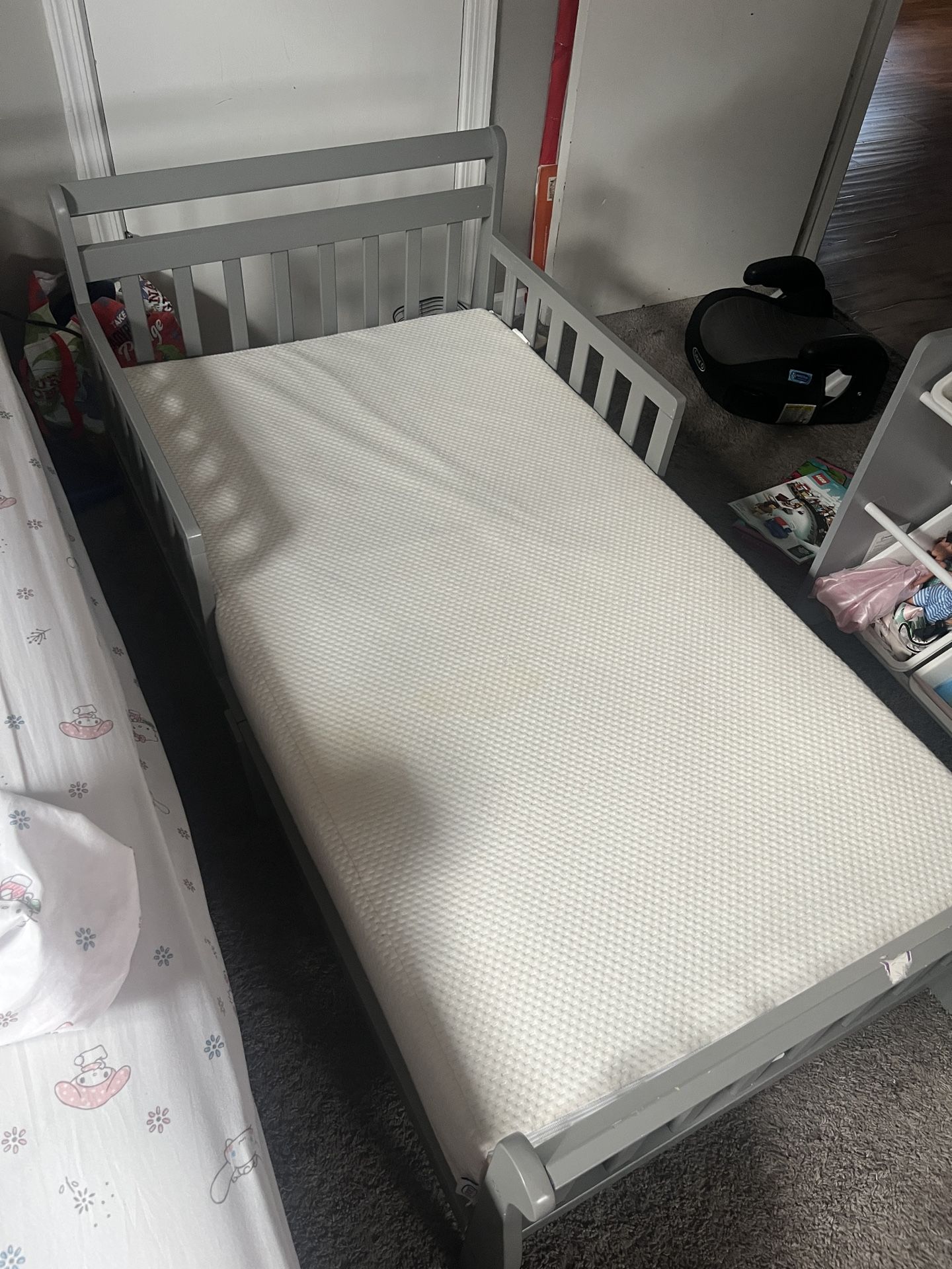 Toddler Bed W/frame