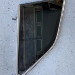 Audi Q7 Quarter Panel Glass 