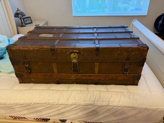 John T. Barnum / Barnum steamer trunk from Minneapolis