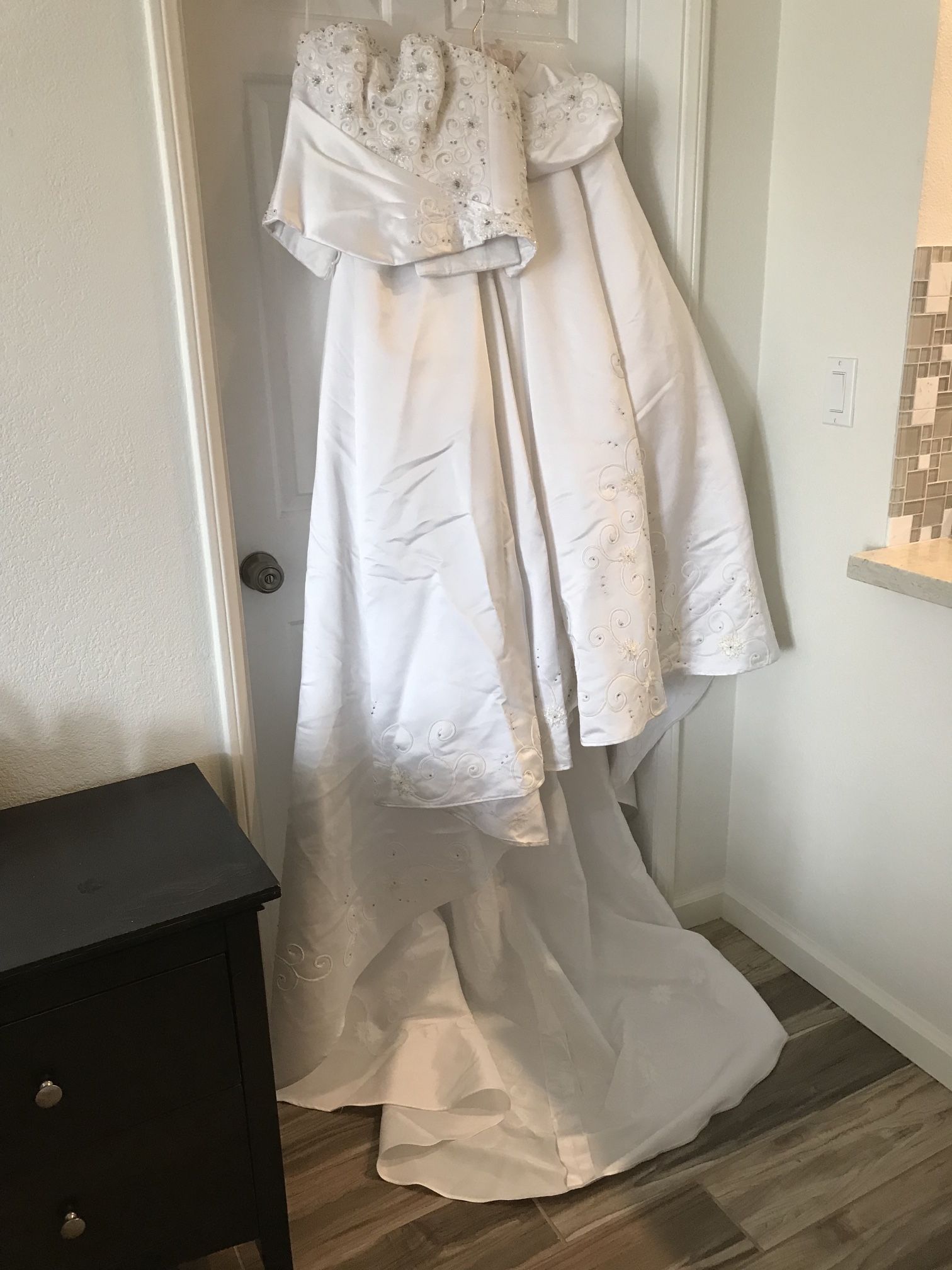 Free Maggie Sottero Wedding Dress Bridal Gown Satin Fabric