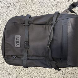 YETI CROSSROADS 35L Backpack