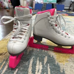 Riedell Figure Skates – Size 2 (Excellent Condition!)