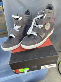 Womens Tennis Shoes