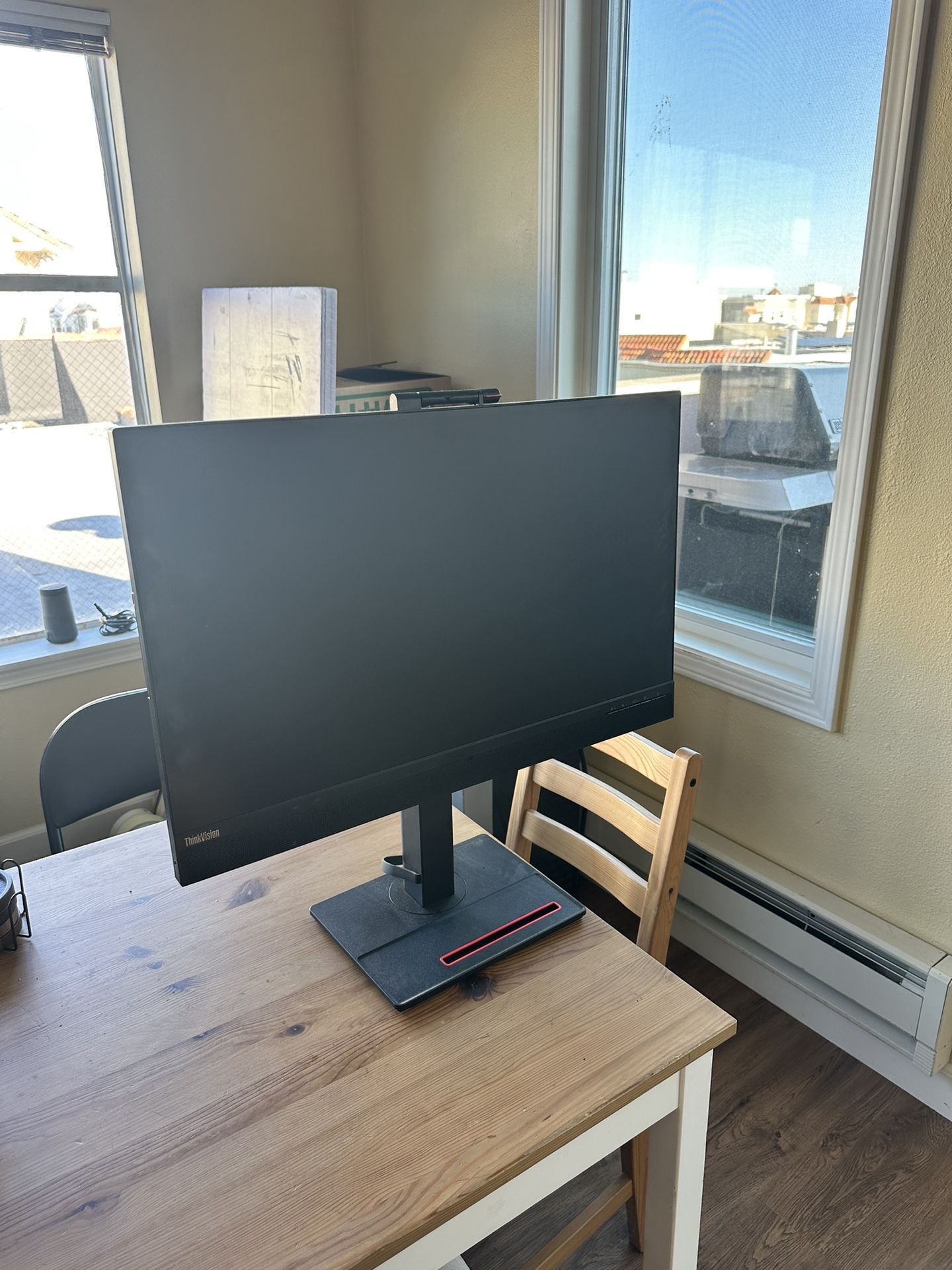 27INCH MONITOR SCREEN WITH BUILT IN CAMERA