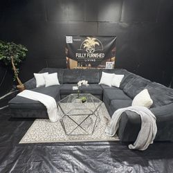 Sectional/Couch/Sofa, Brand:Ashley Furniture,Size: 98x126x68, Delivery Available