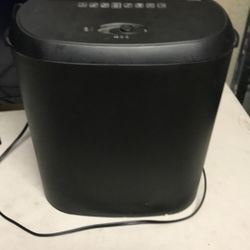 Staples 8 Sheet Shredder 