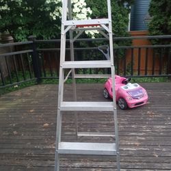 Ladder The Size Of 6 Ft