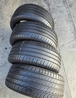215 55 17 Michelin I sell this Seth of tires with 80% of Life the 4