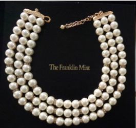 Vintage Franklin Mint Pearlescence Pearl Necklace & Earrings Set, 14kt Gold-Filled. Vintage from 1990 $200