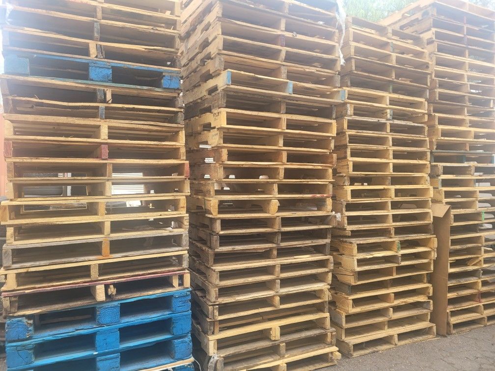 40x48" Standard And Heavy Duty Pallets