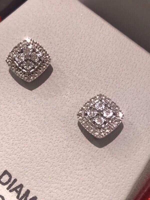Sterling silver earring with 0.1 carat real diamond