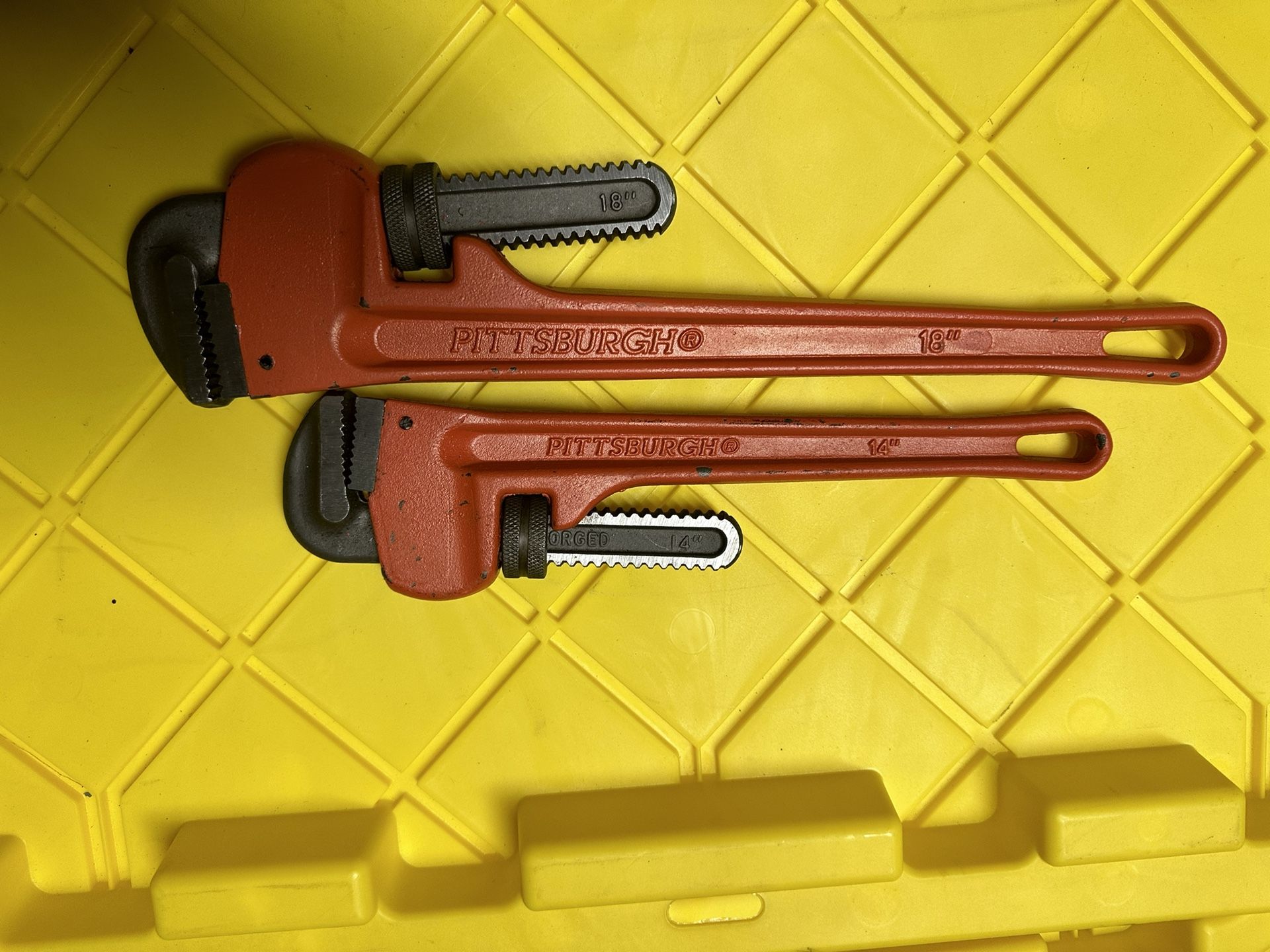 Pipe wrench Set