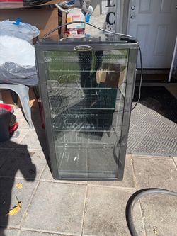 Danby Designer Beverage Cooler Fridge