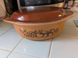 Vtg Pyrex Oval Casserole Dish w/Brown Lid