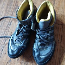 Slightly Used Men's Size 9 Wrestling Shoes