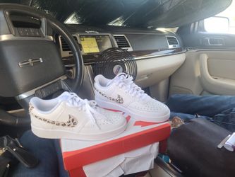 Brand New Women's Nike shoes 7.5
