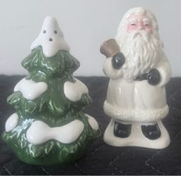 Vintage Santa & Christmas Tree Salt & Pepper Shaker Set