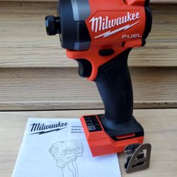 Milwaukee M18 Fuel Taladro De Impacto NUEVO!!!! Milwaukee M18 Fuel Impact Drill NEW!!!!