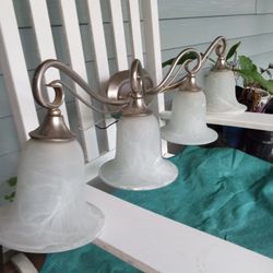 BATHROOM VANITY LIGHT FIXTURE