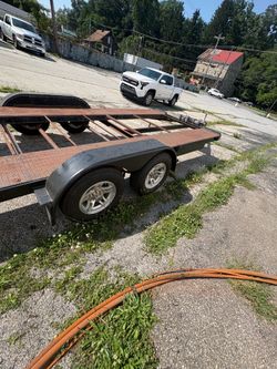 18 foot car hauler with working winch.
