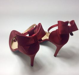 BRAND NEW IN BOX AUTHENTIC RED BOW LC LAUREN CONRAD CLOSED TOE