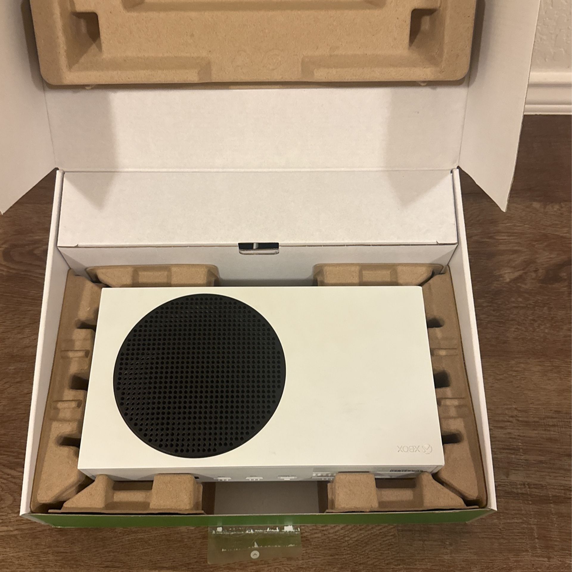 Xbox series S comes with controller and headset. (Firm on price)
