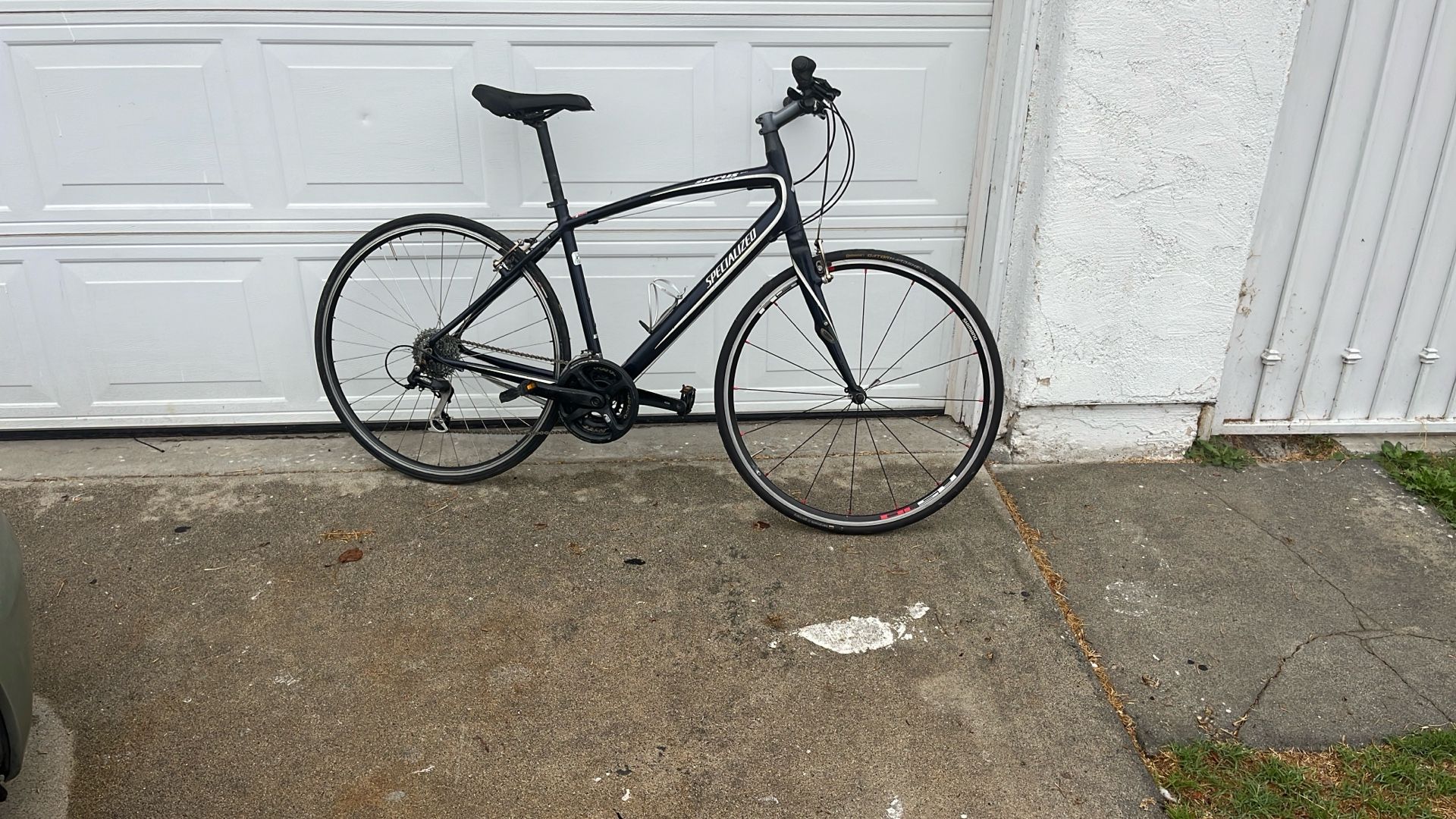 Specialized. Sirrus Sport Bike