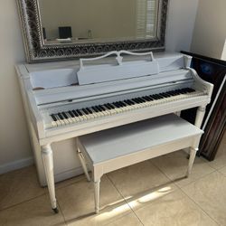 Stand Up Piano $100
