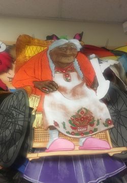 Se venden figuras de coco si de seas mayor información puedes llamar al o puedes pasar ala tienda esta es la dirección 1032 13 st Richm