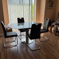 Retro Dining Room Table and Chairs