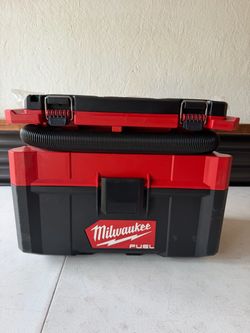 Milwaukee M18 Fuel PACKOUT 2.5 Gal. Wet/Dry Vacuum (tool only)