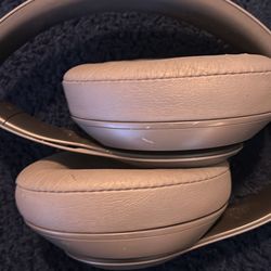 BEATS wireless Headphones 