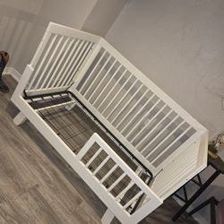 Babyletto Hudson 3 in 1 Crib Convertible crib and mattress 