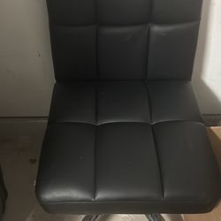 Black rolling office chair 