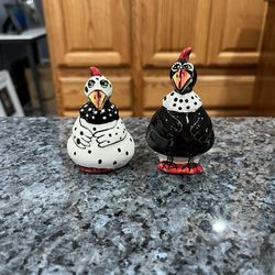 Chicken Pair Of Salt And Pepper Shakers By Blue Sky.  Brand New 