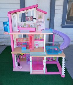 Barbie's Dream House Pool Party and 35 accessories